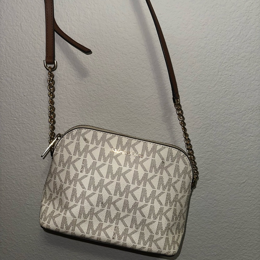Michael Kors Jet Set Travel Medium Logo Dome Crossbody Bag
